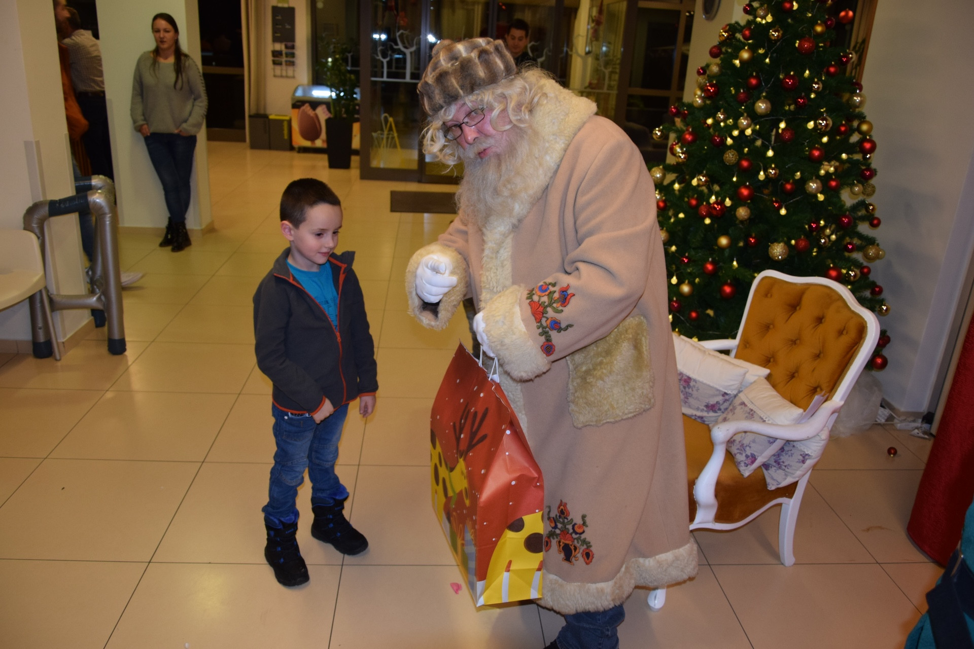 Dedek Mraz prišel je med nas