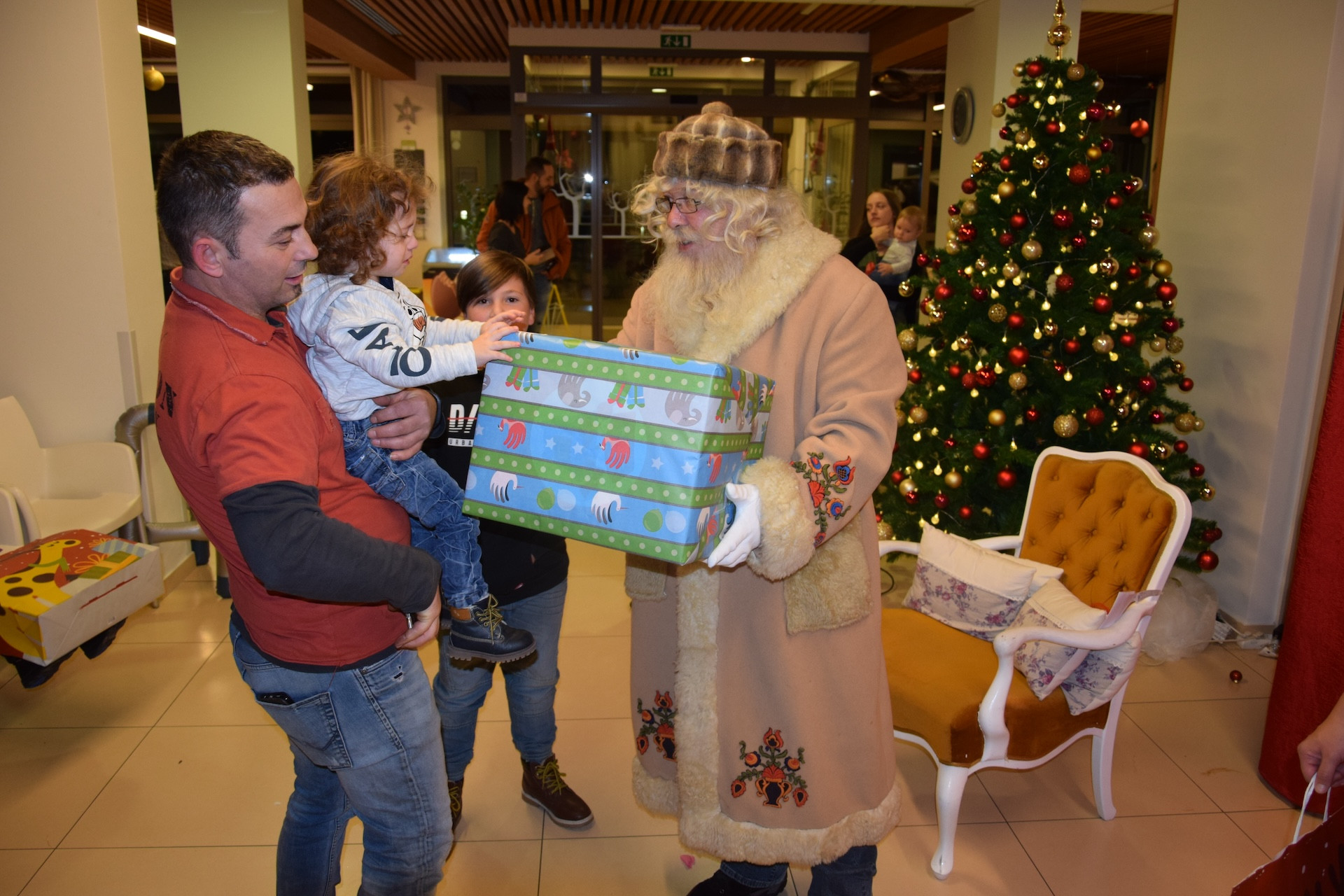 Dedek Mraz prišel je med nas