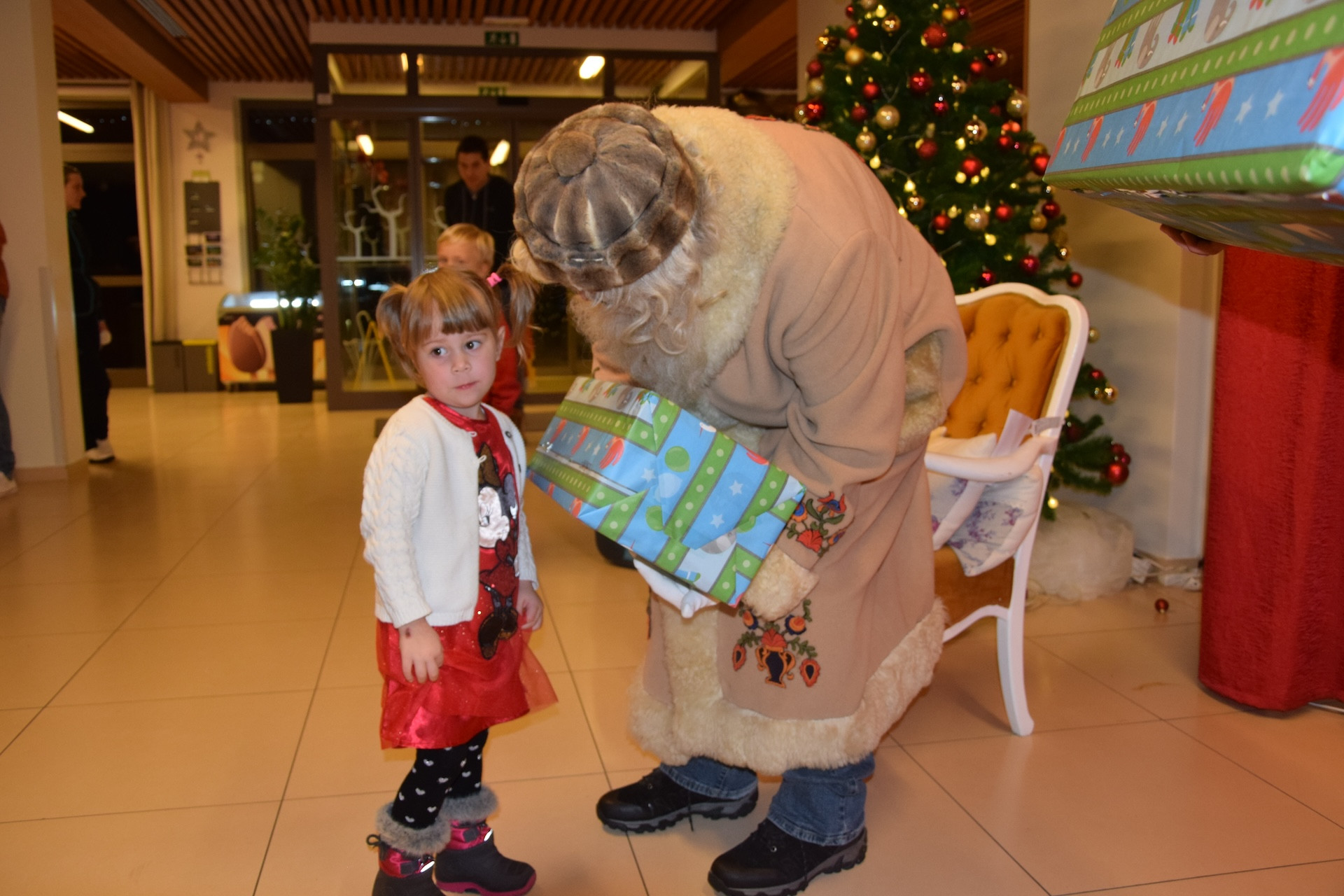 Dedek Mraz prišel je med nas