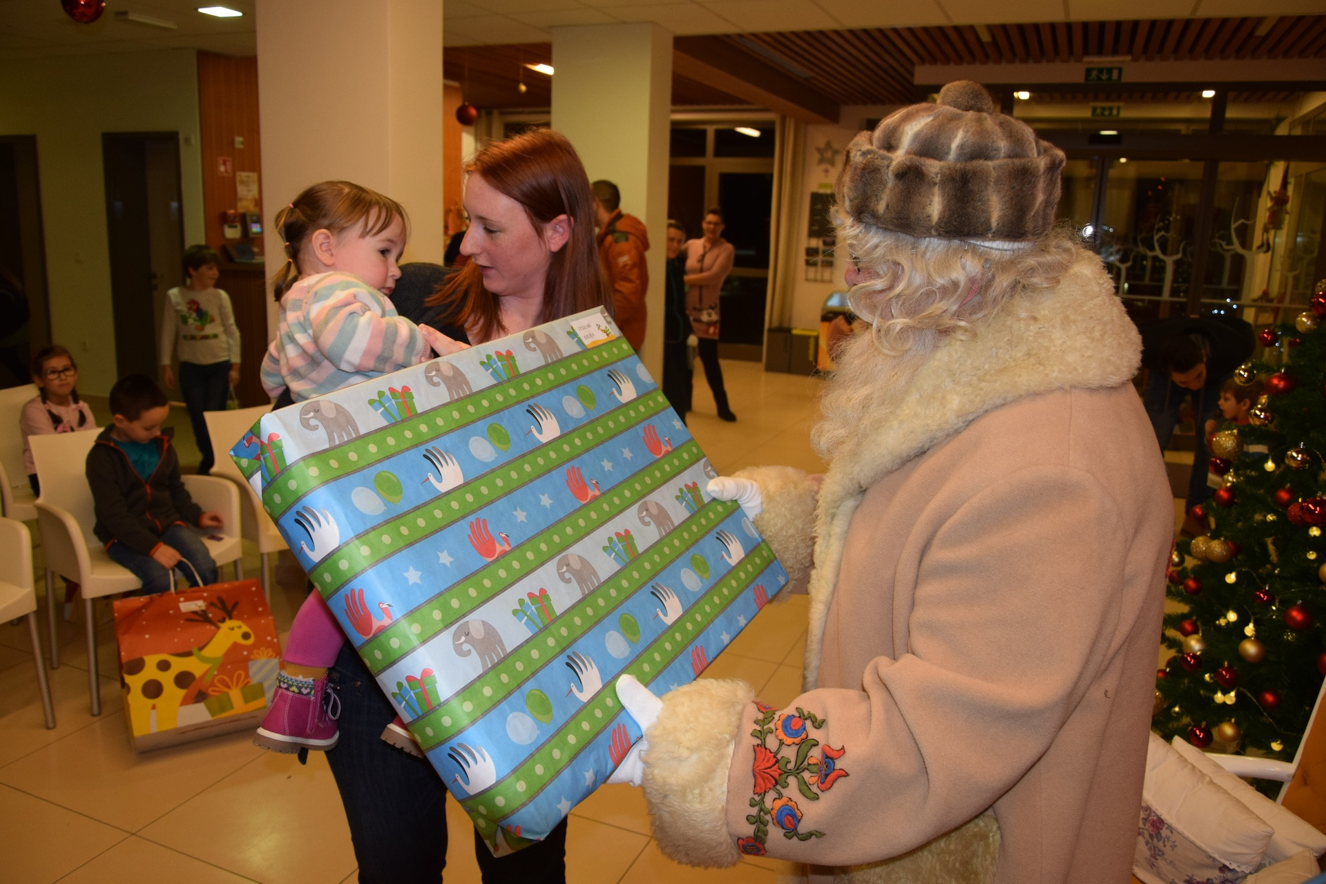 Dedek Mraz prišel je med nas