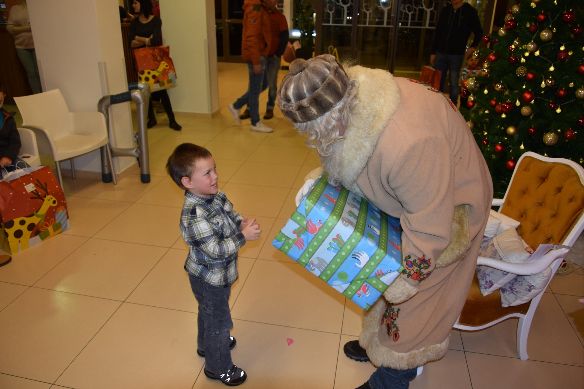 Dedek Mraz prišel je med nas