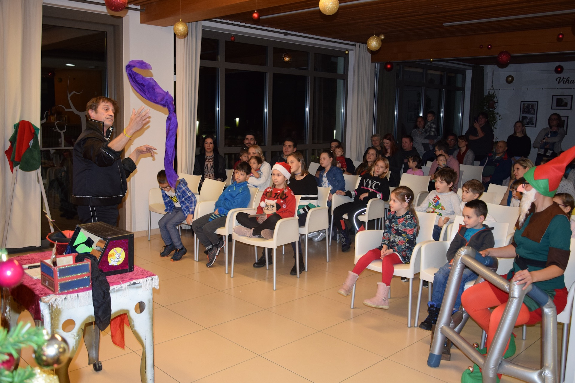 Dedek Mraz prišel je med nas