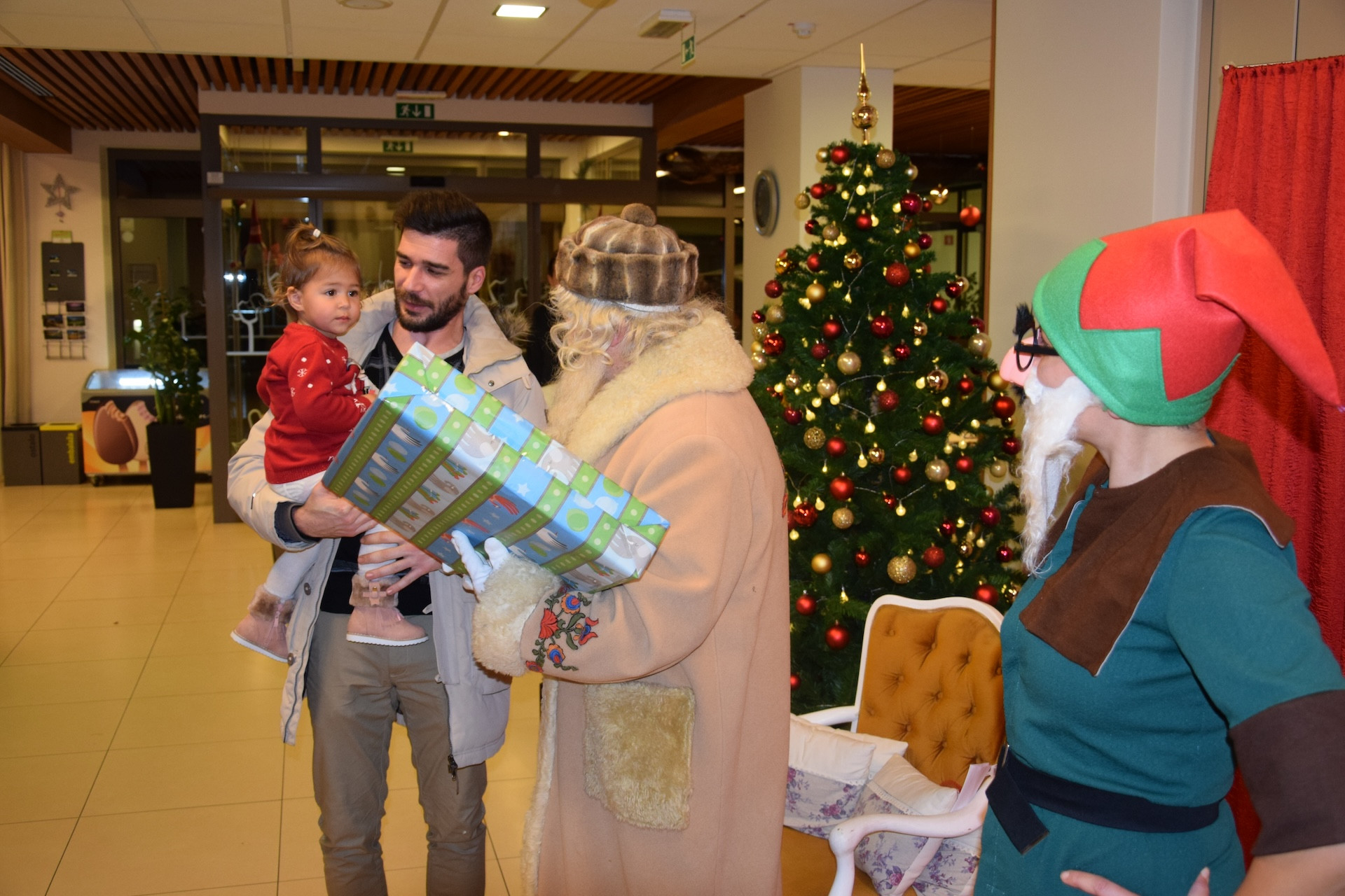 Dedek Mraz prišel je med nas