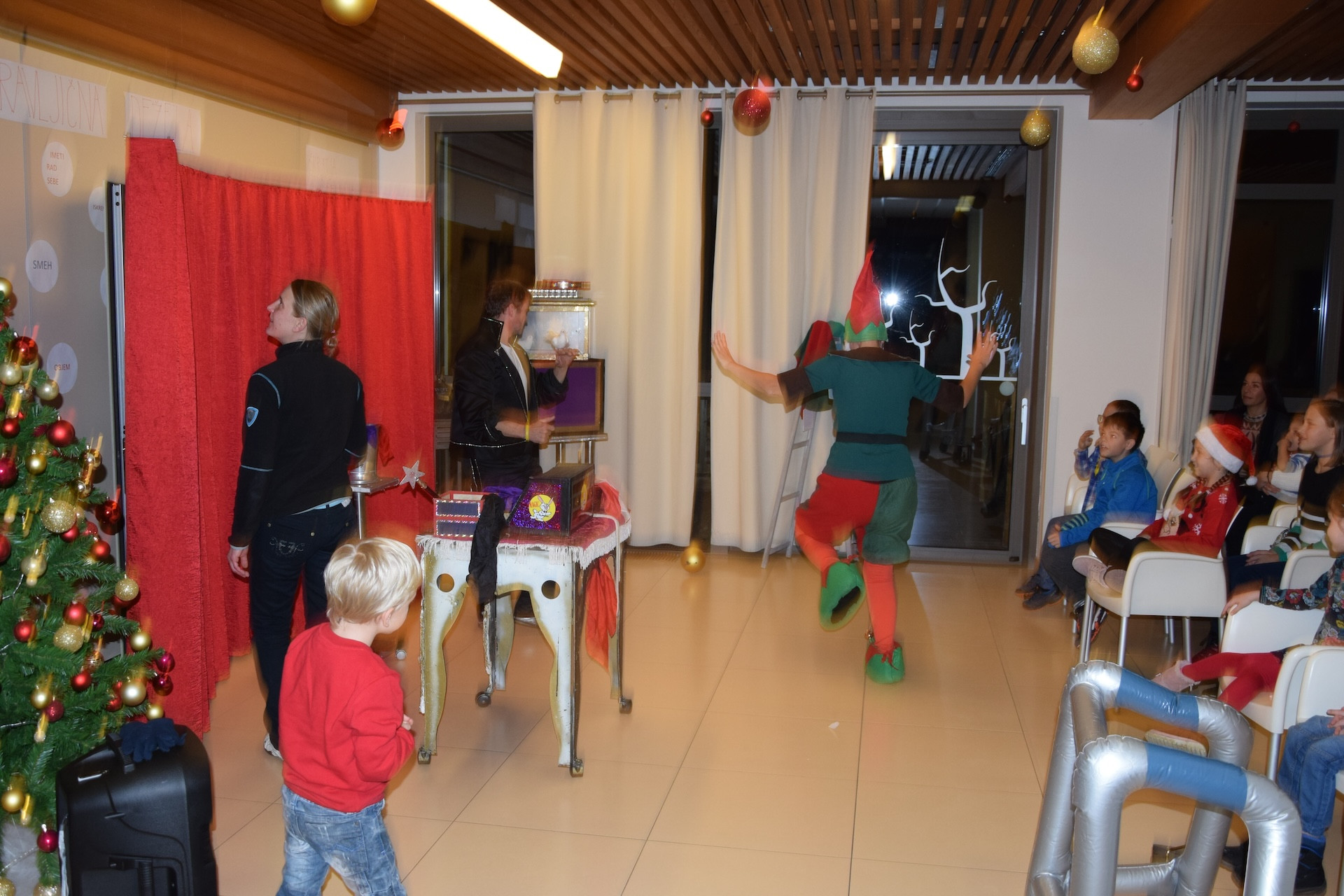 Dedek Mraz prišel je med nas