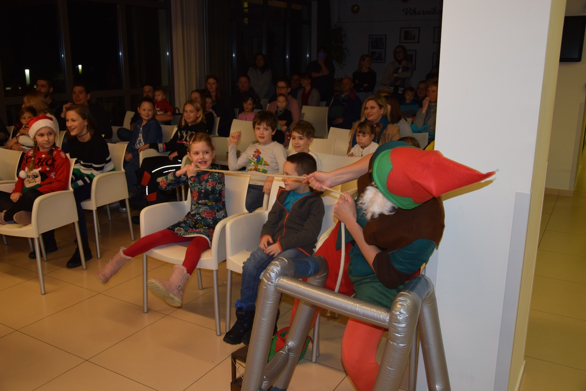 Dedek Mraz prišel je med nas