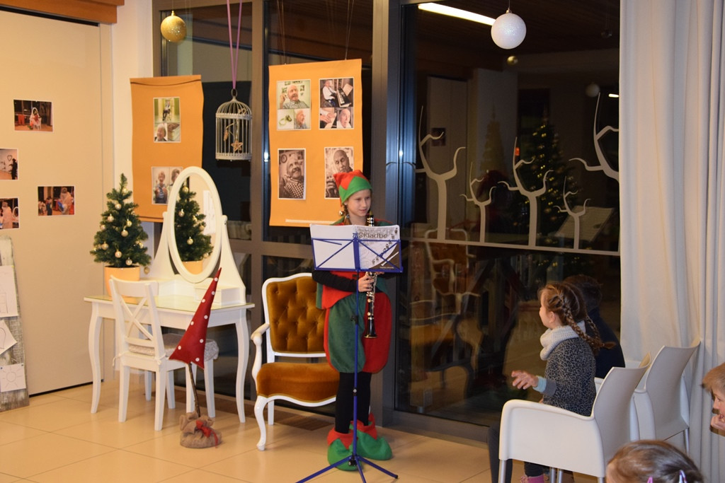 Dedek Mraz spet prišel je med nas