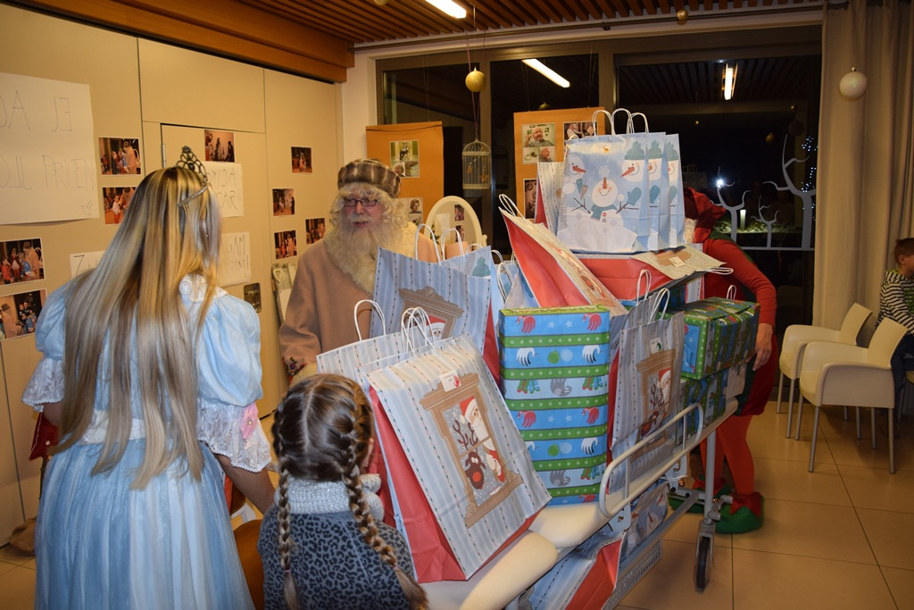 Dedek Mraz spet prišel je med nas