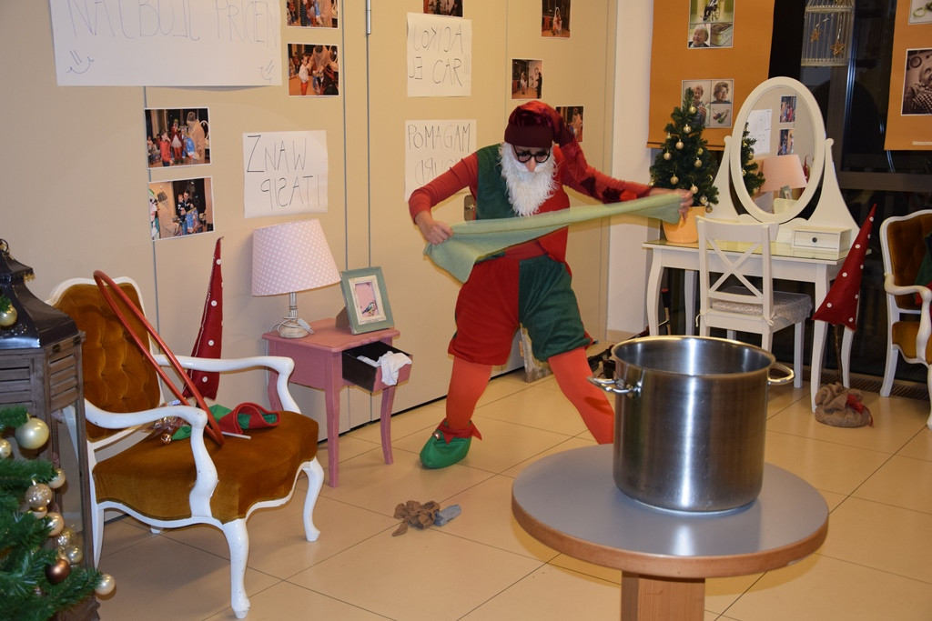 Dedek Mraz spet prišel je med nas