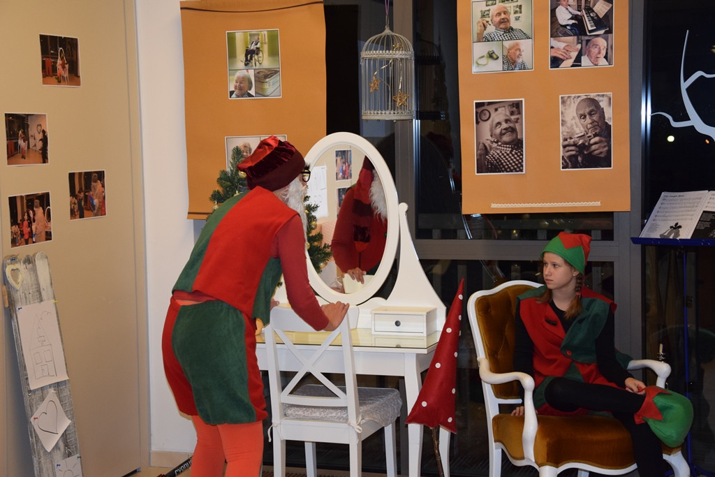 Dedek Mraz spet prišel je med nas