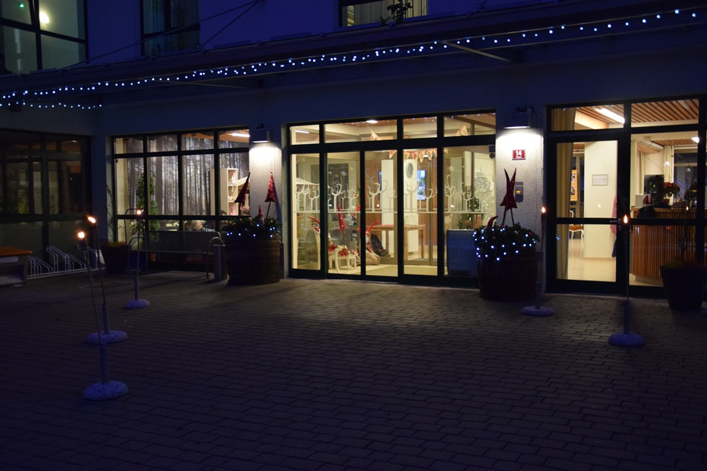 Dedek Mraz spet prišel je med nas