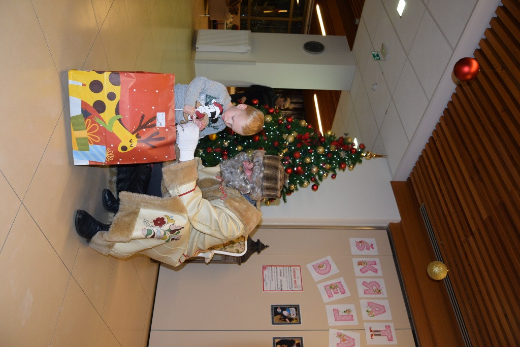 Dedek mraz za otroke zaposlenih