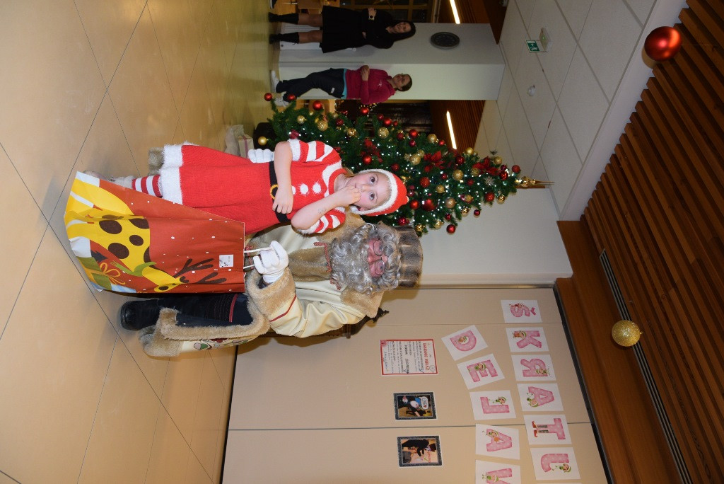 Dedek mraz za otroke zaposlenih