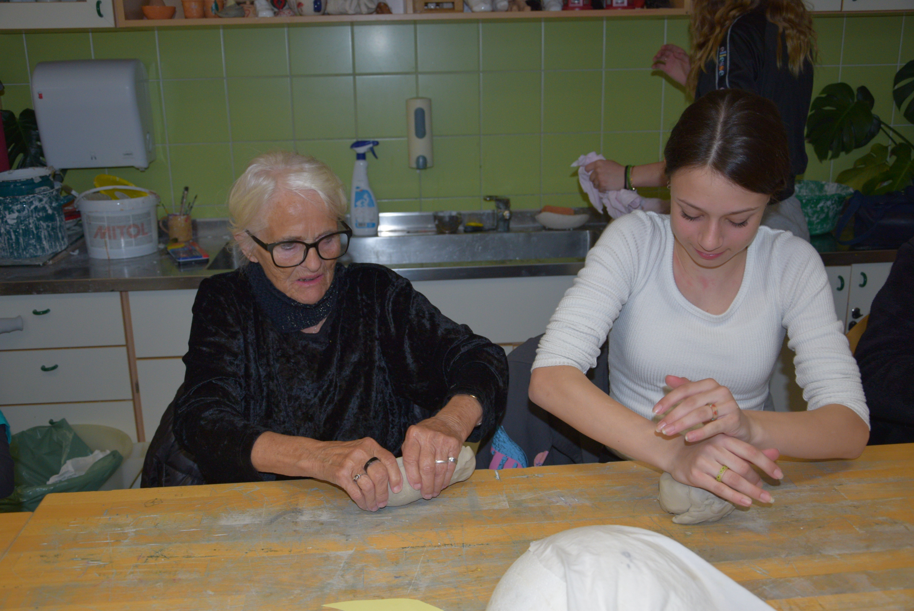 Delavnica z glino v OŠ Josipa Vandota