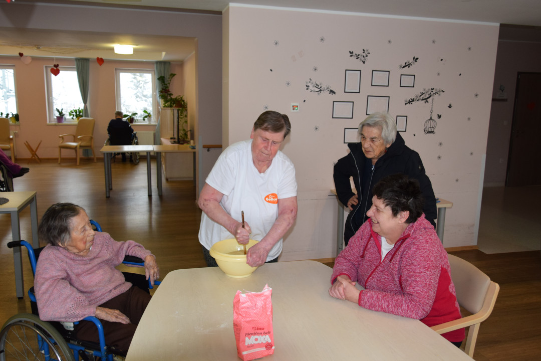 Diši po sladki ljubezni, pečemo na skupini Severni sij in Povest o dobrih ljudeh