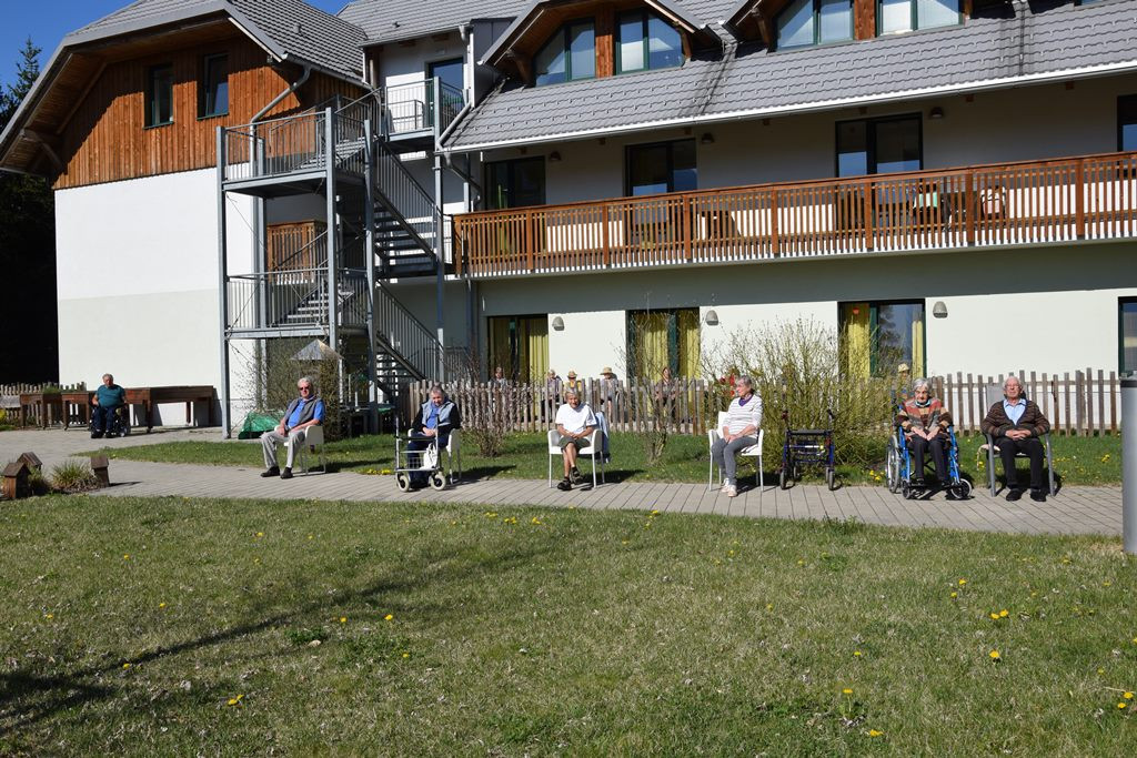 Dom Viharnik odet v melodije harmonike