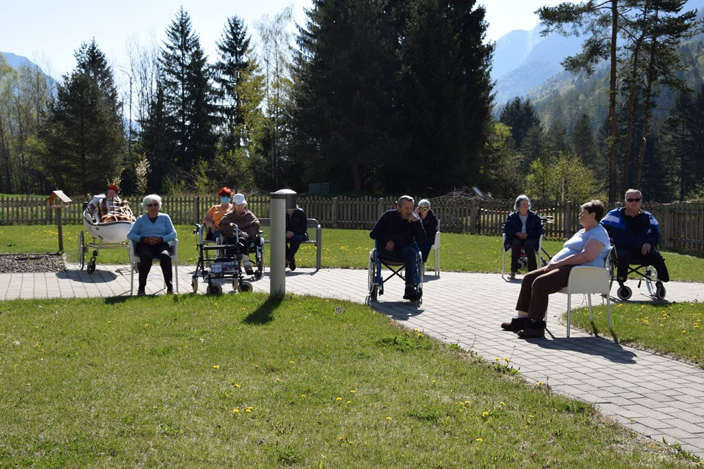Dom Viharnik odet v melodije harmonike