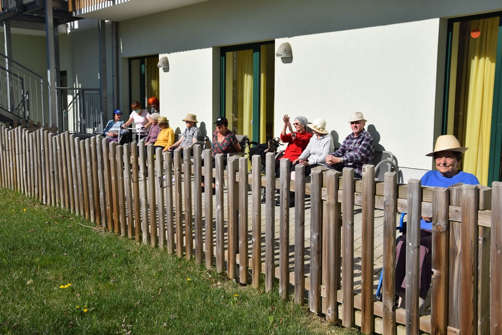 Dom Viharnik odet v melodije harmonike