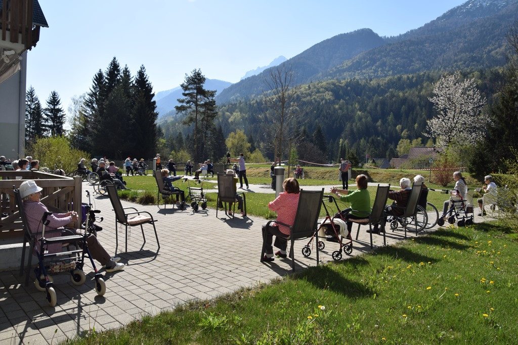 Dom Viharnik odet v melodije harmonike