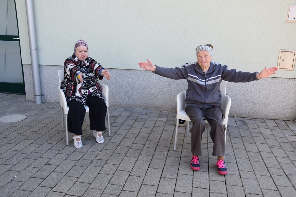 Dom Viharnik odet v melodije harmonike