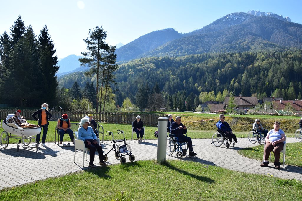 Dom Viharnik odet v melodije harmonike