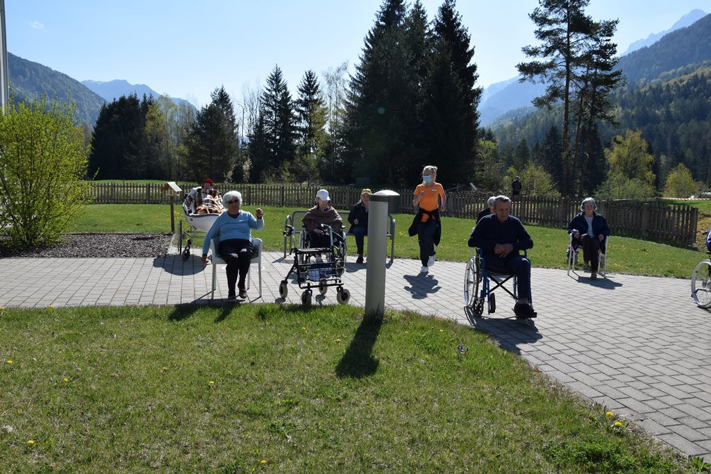 Dom Viharnik odet v melodije harmonike
