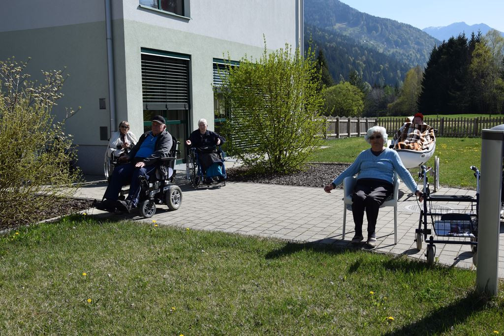 Dom Viharnik odet v melodije harmonike