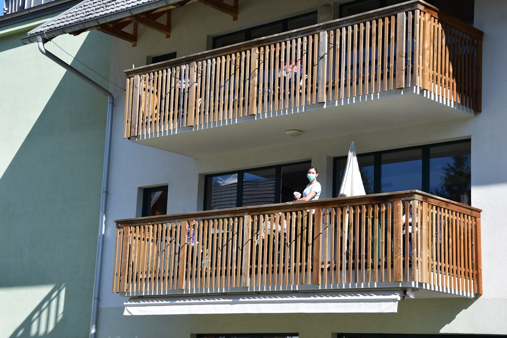 Dom Viharnik odet v melodije harmonike