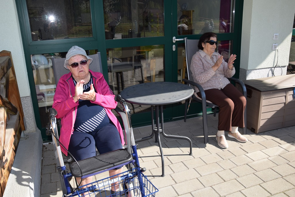 Dom Viharnik odet v melodije harmonike