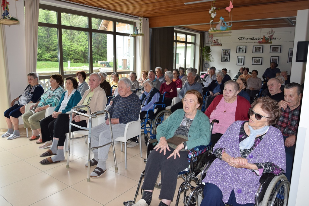 Dopoldne pisano na kožo
