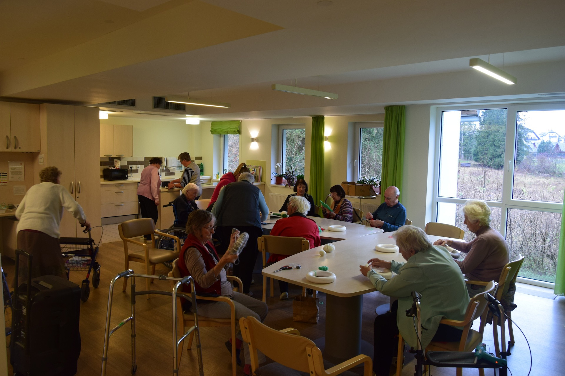 Izdelava adventnih venčkov na skupini Deseti brat