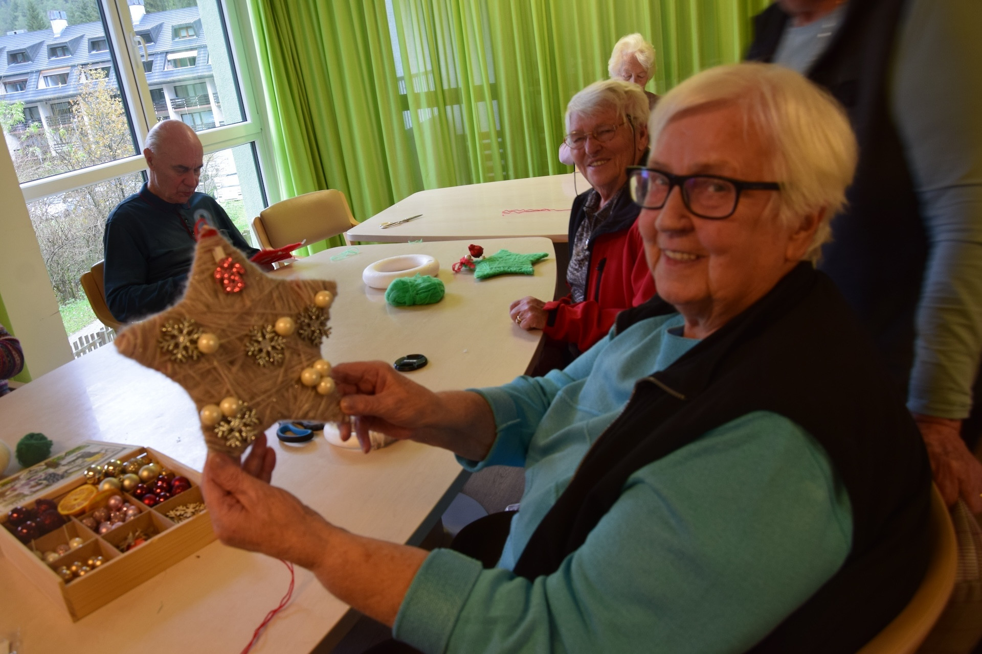 Izdelava adventnih venčkov na skupini Deseti brat