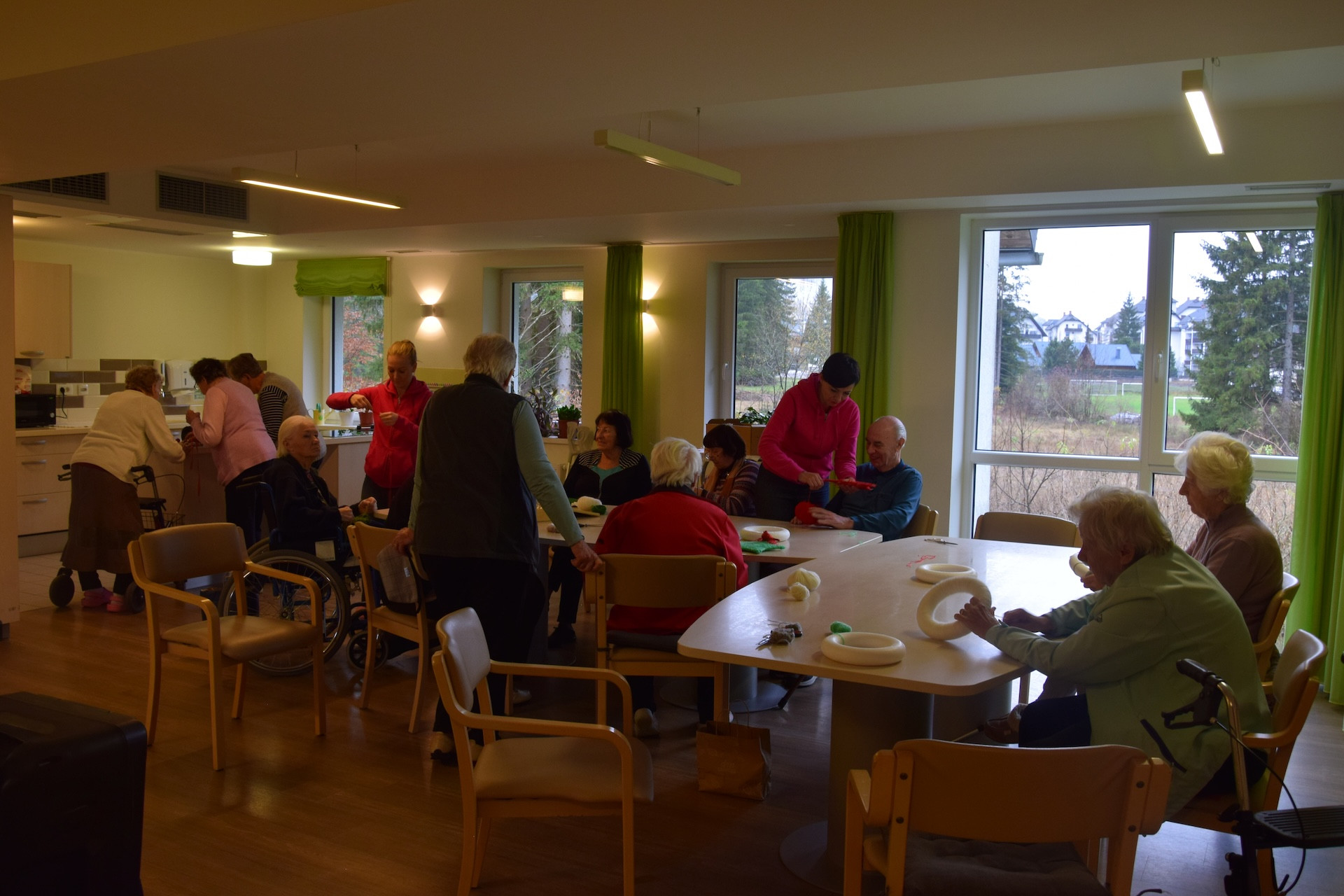 Izdelava adventnih venčkov na skupini Deseti brat