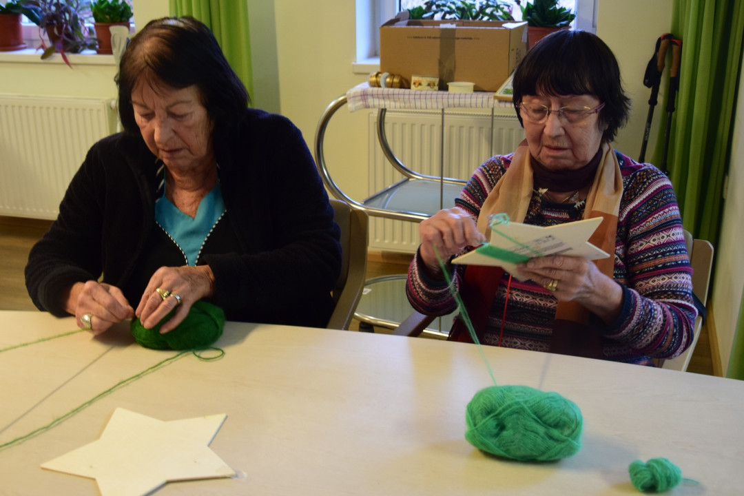 Izdelava adventnih venčkov na skupini Deseti brat