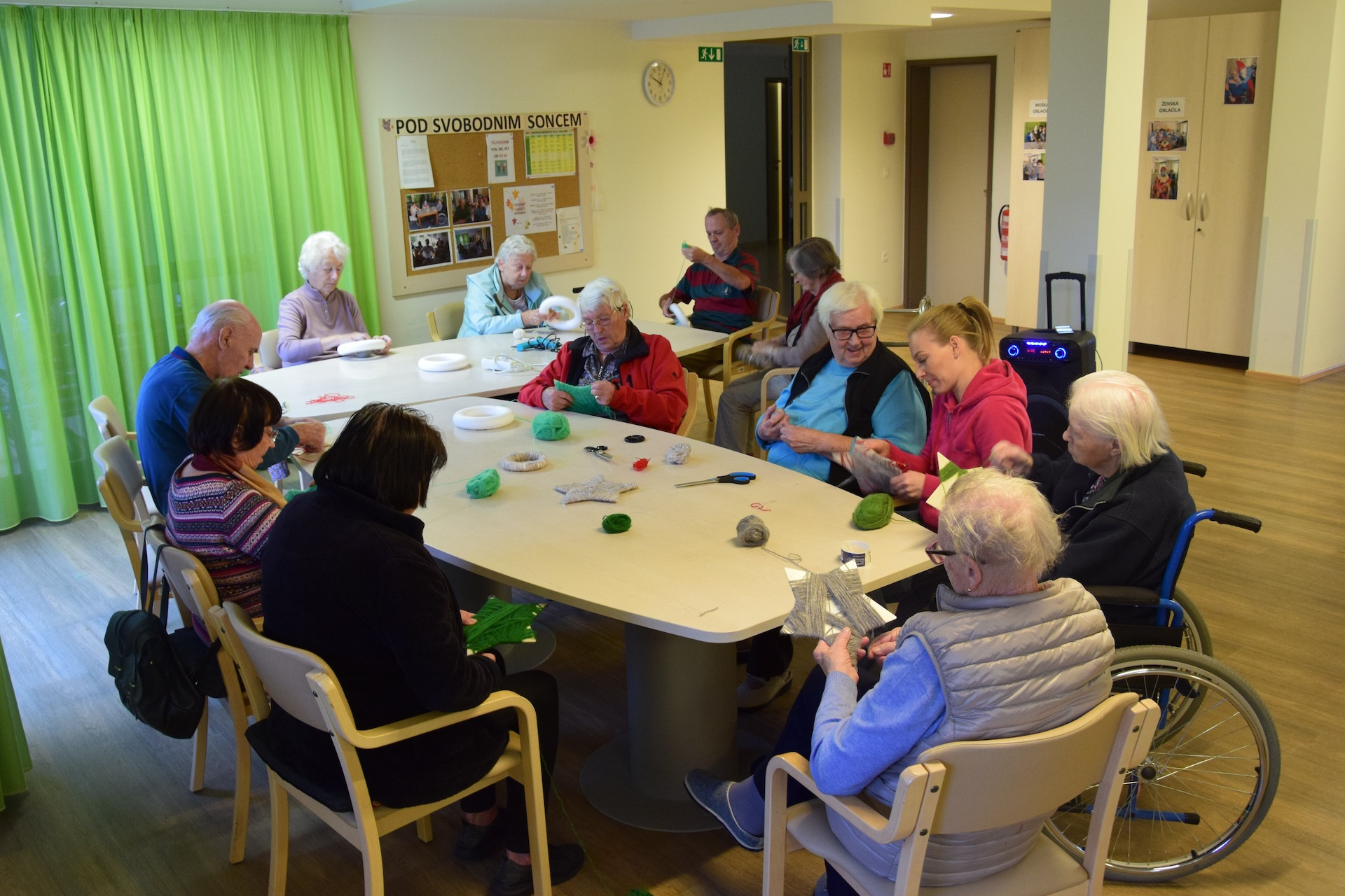 Izdelava adventnih venčkov na skupini Deseti brat