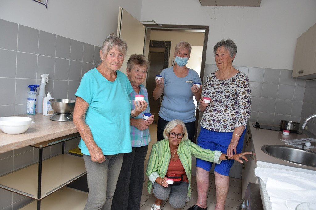 Izdelava domačega orehovega masla za telo