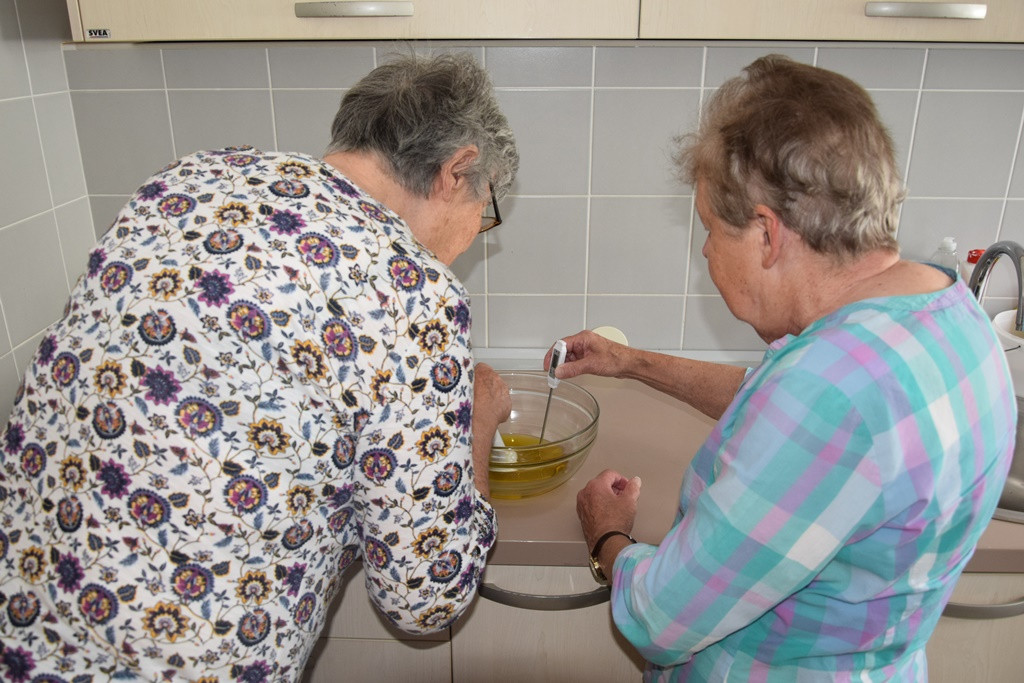 Izdelava domačega orehovega masla za telo
