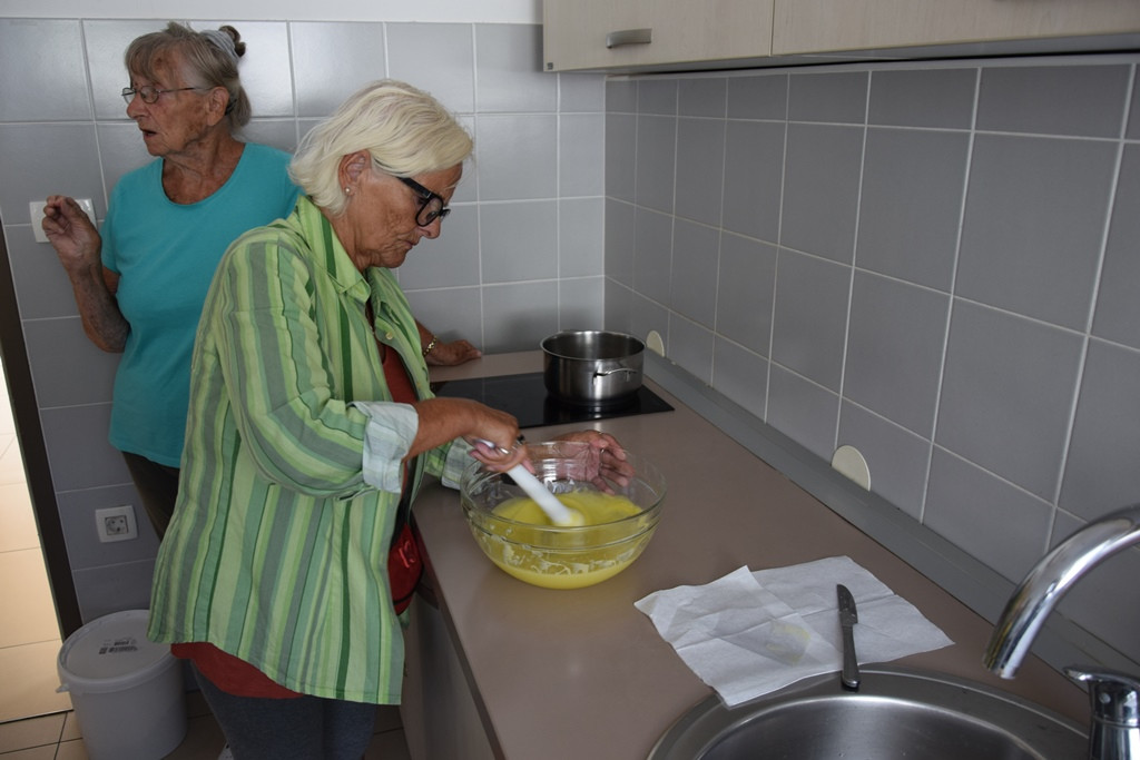 Izdelava domačega orehovega masla za telo