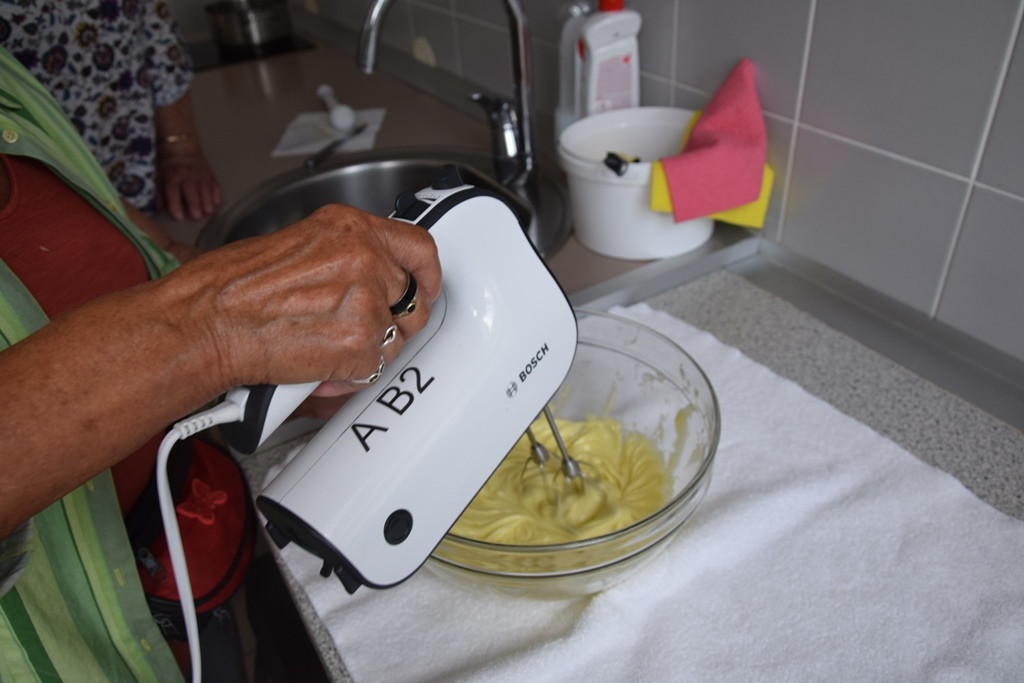 Izdelava domačega orehovega masla za telo