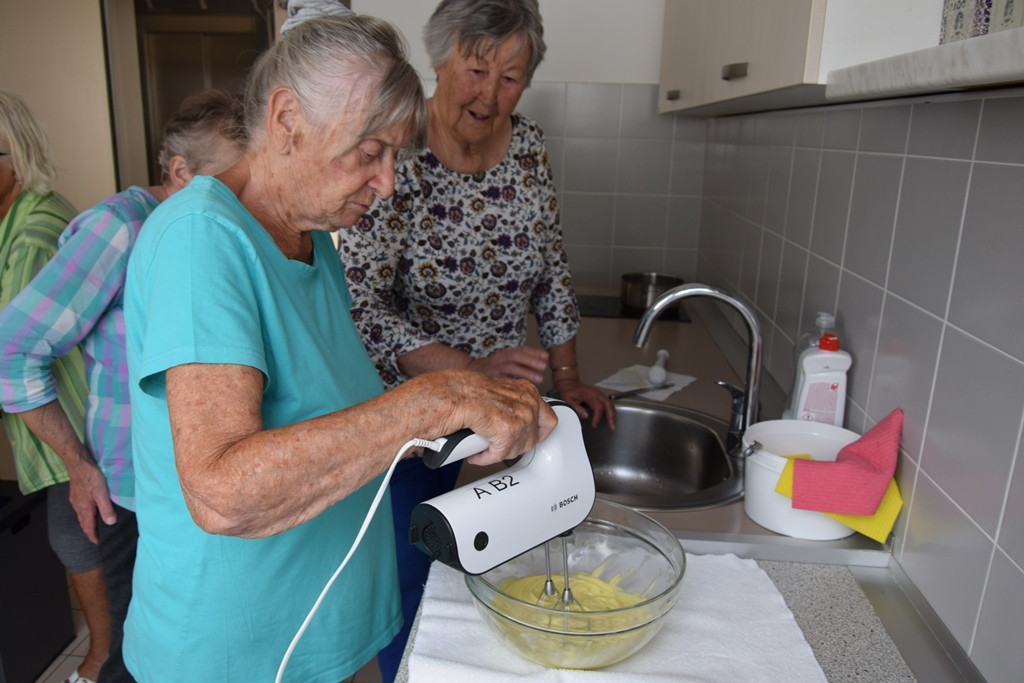 Izdelava domačega orehovega masla za telo