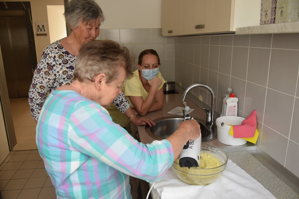Izdelava domačega orehovega masla za telo