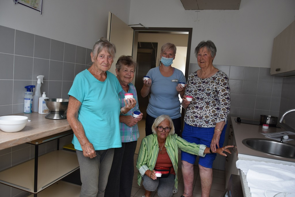 Izdelava domačega orehovega masla za telo