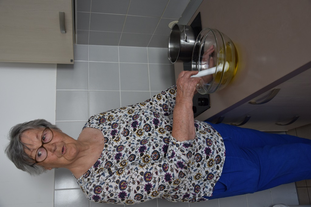 Izdelava domačega orehovega masla za telo