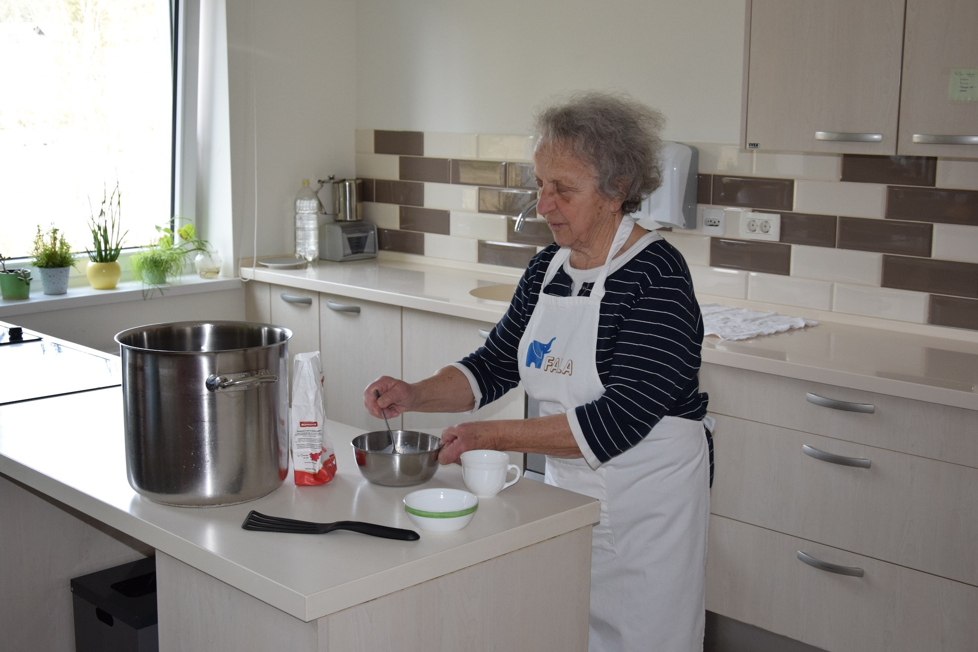 Izdelava postnih prest na skupini Pod svobodnim soncem