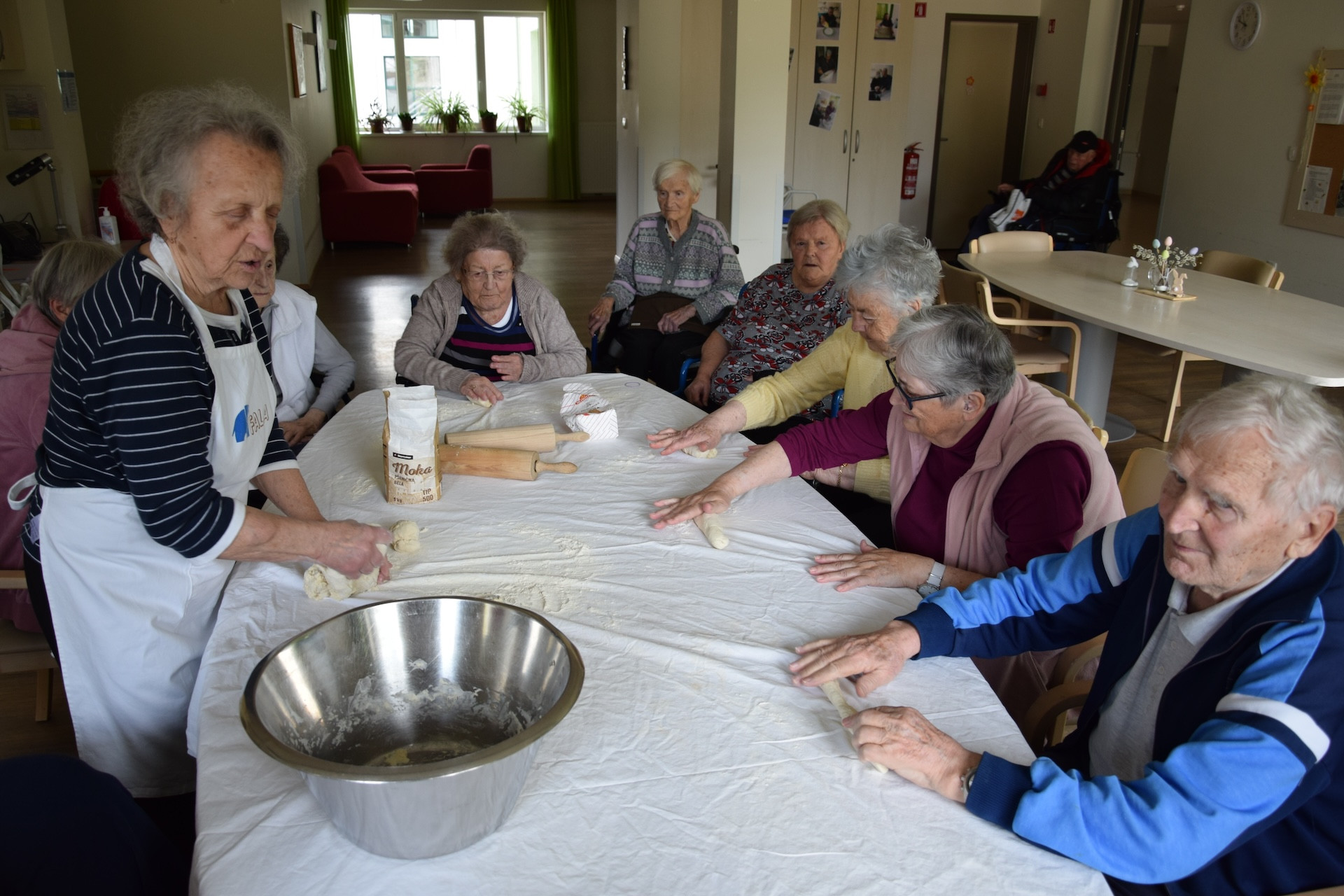 Izdelava postnih prest na skupini Pod svobodnim soncem