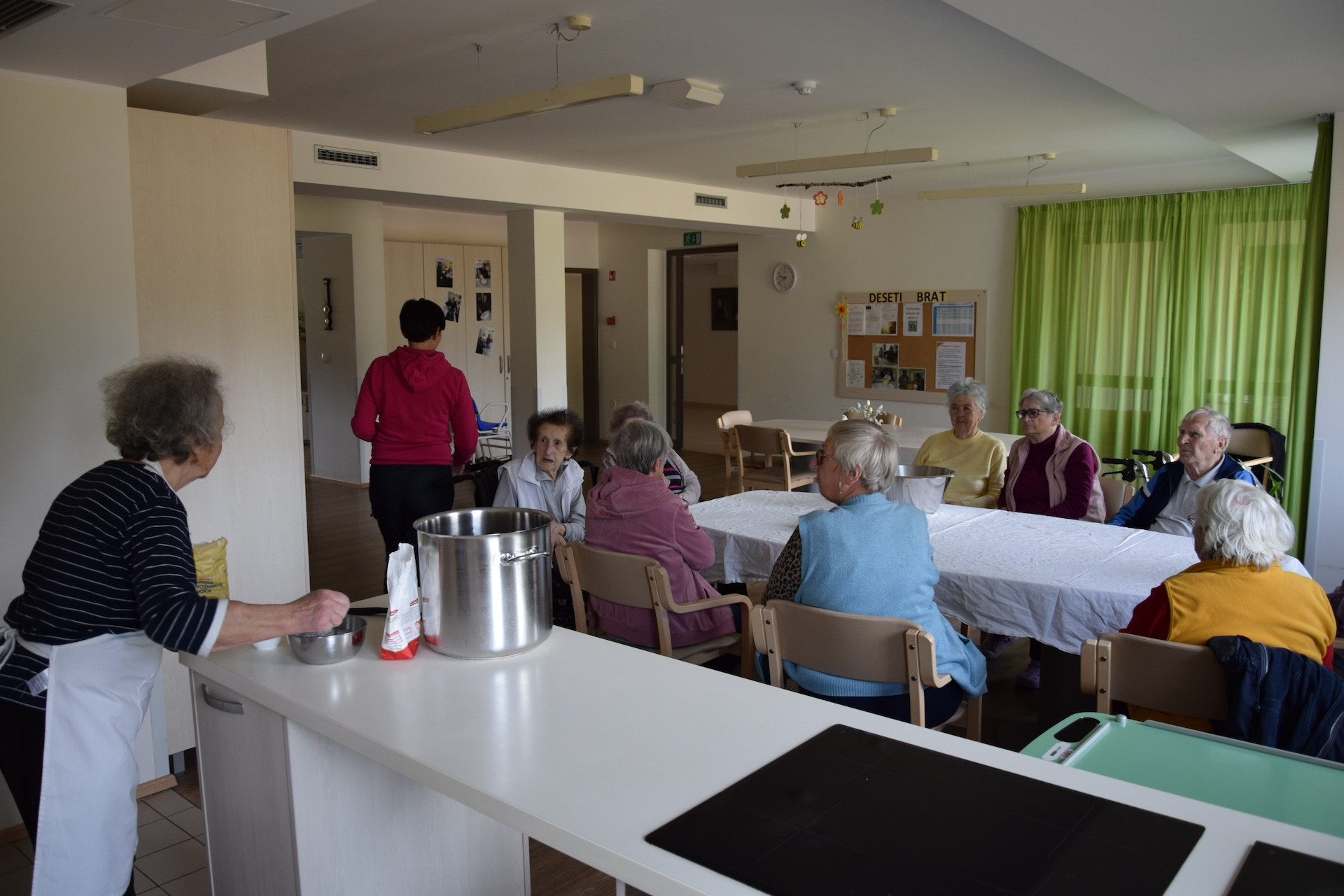 Izdelava postnih prest na skupini Pod svobodnim soncem