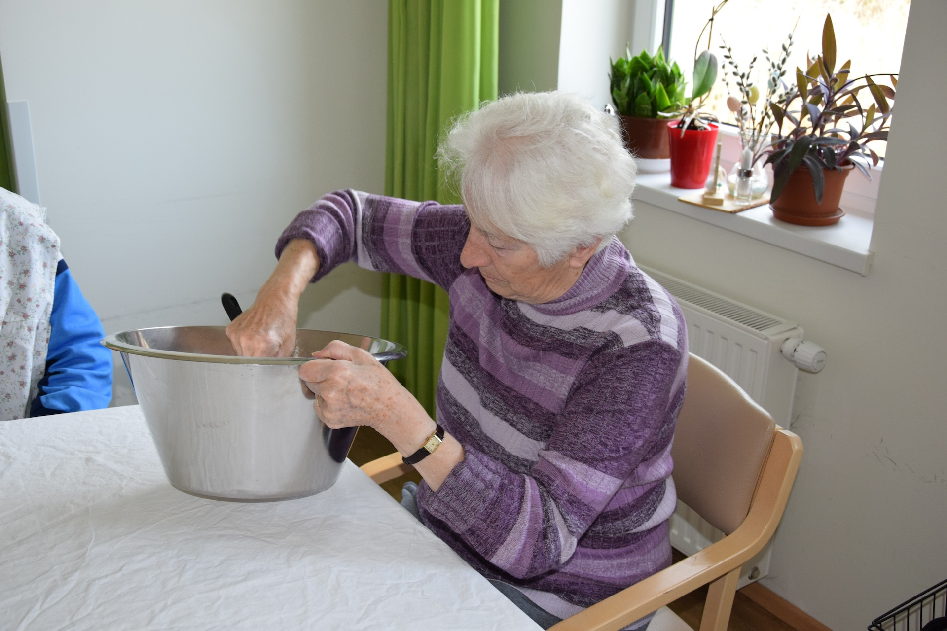 Izdelava postnih prest na skupini Pod svobodnim soncem