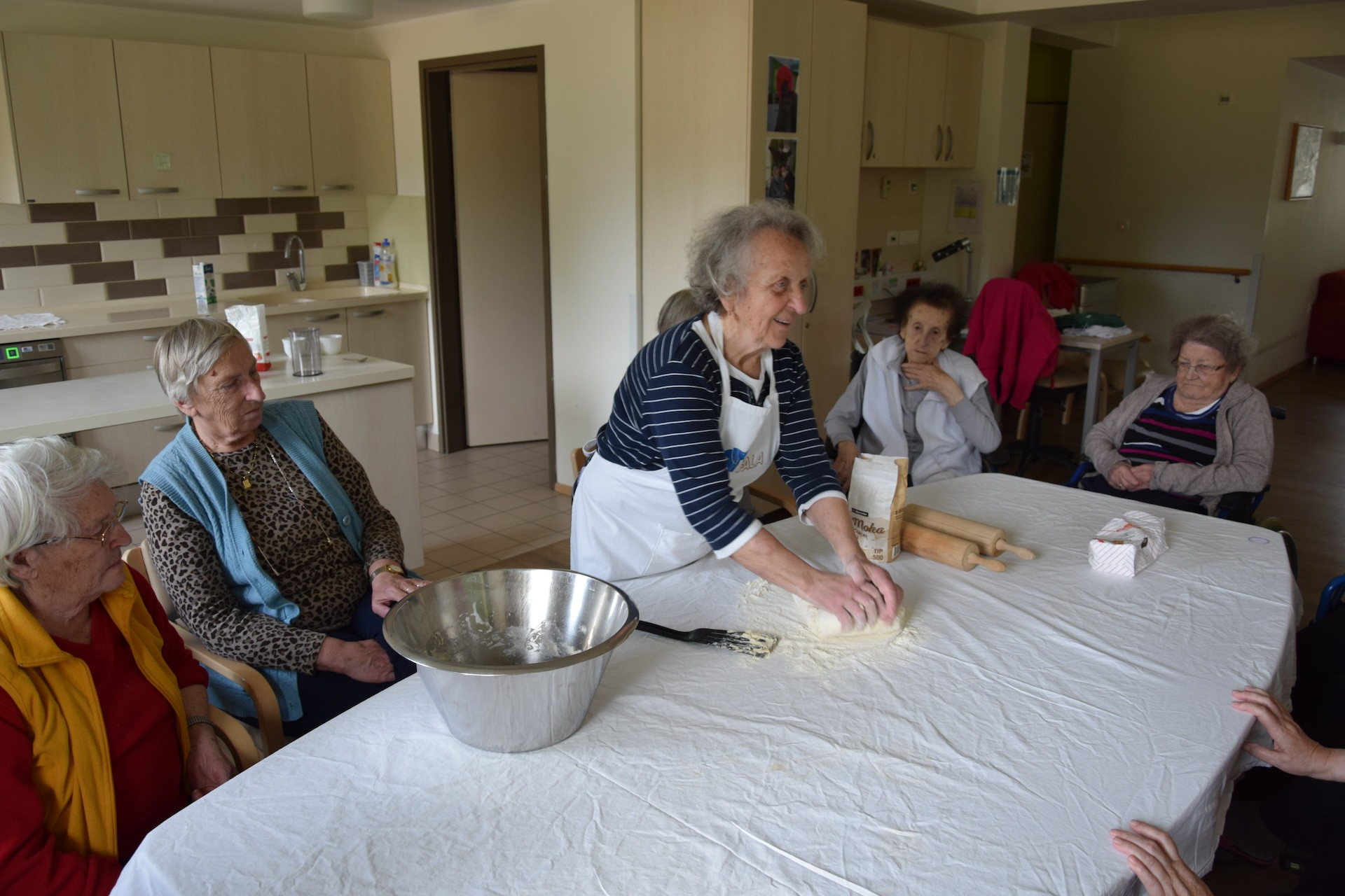 Izdelava postnih prest na skupini Pod svobodnim soncem