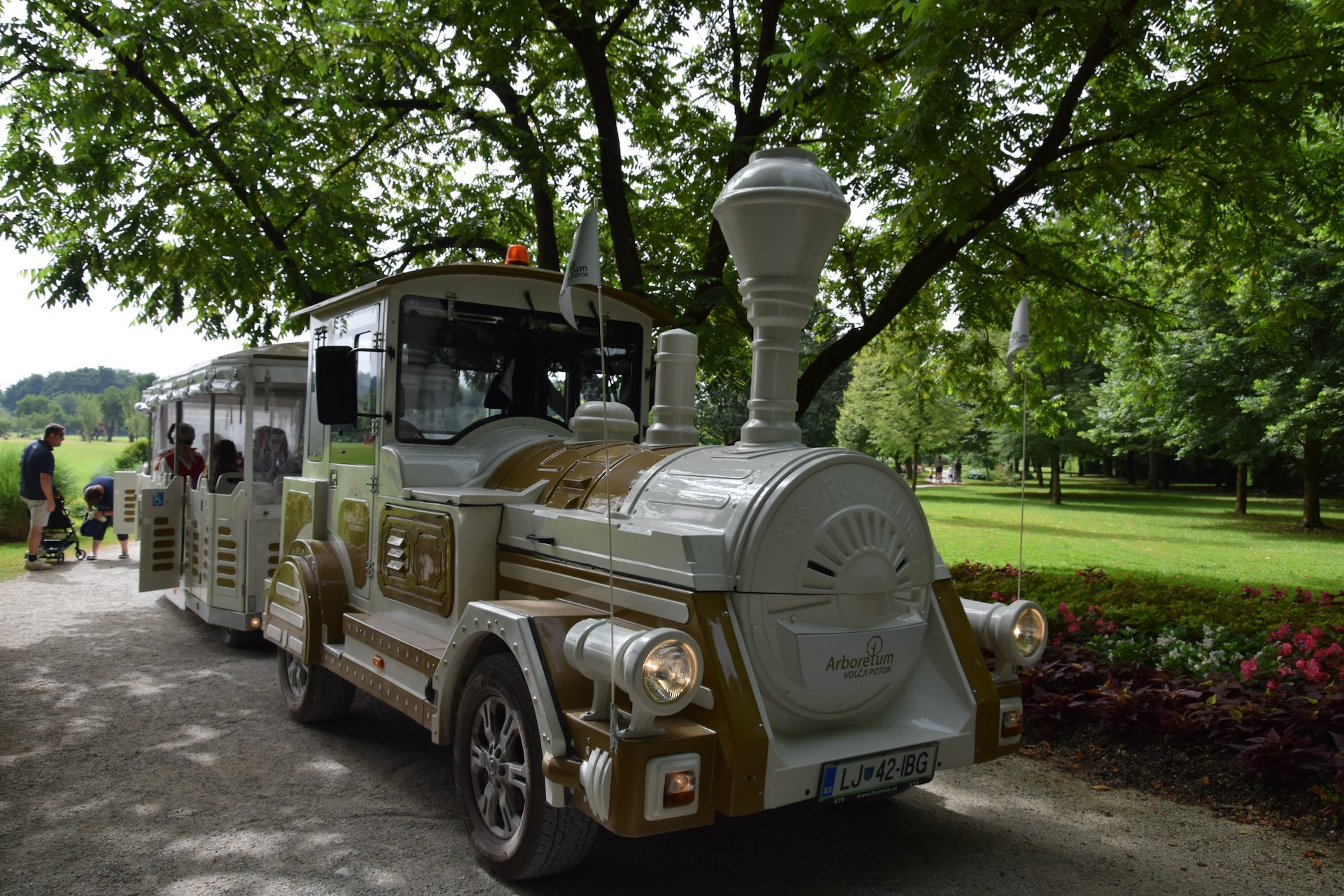 Izlet z ustvarjalci Bazarja