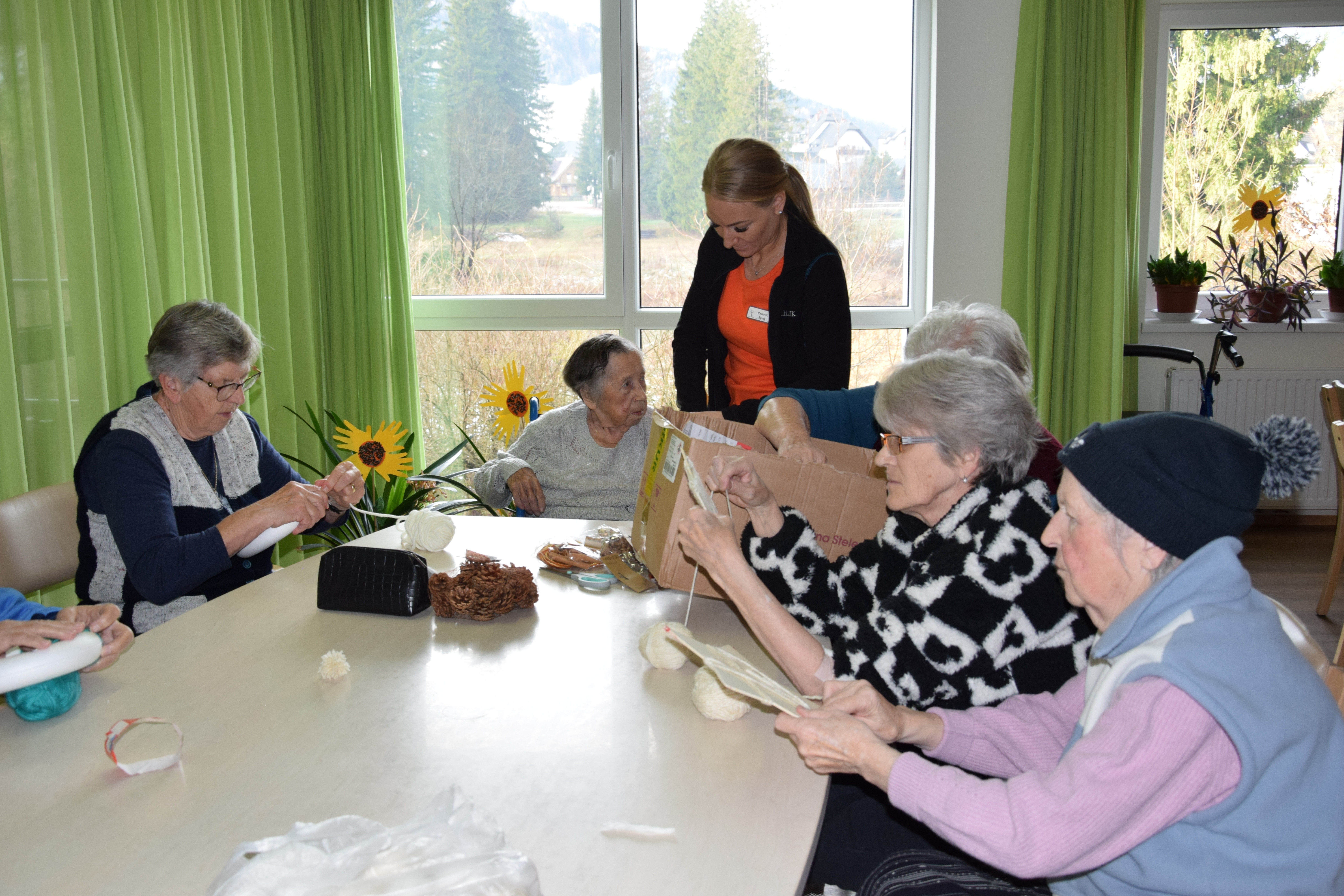 Kreativna delavnica: Izdelava adventnih vencev na skupini Deseti brat