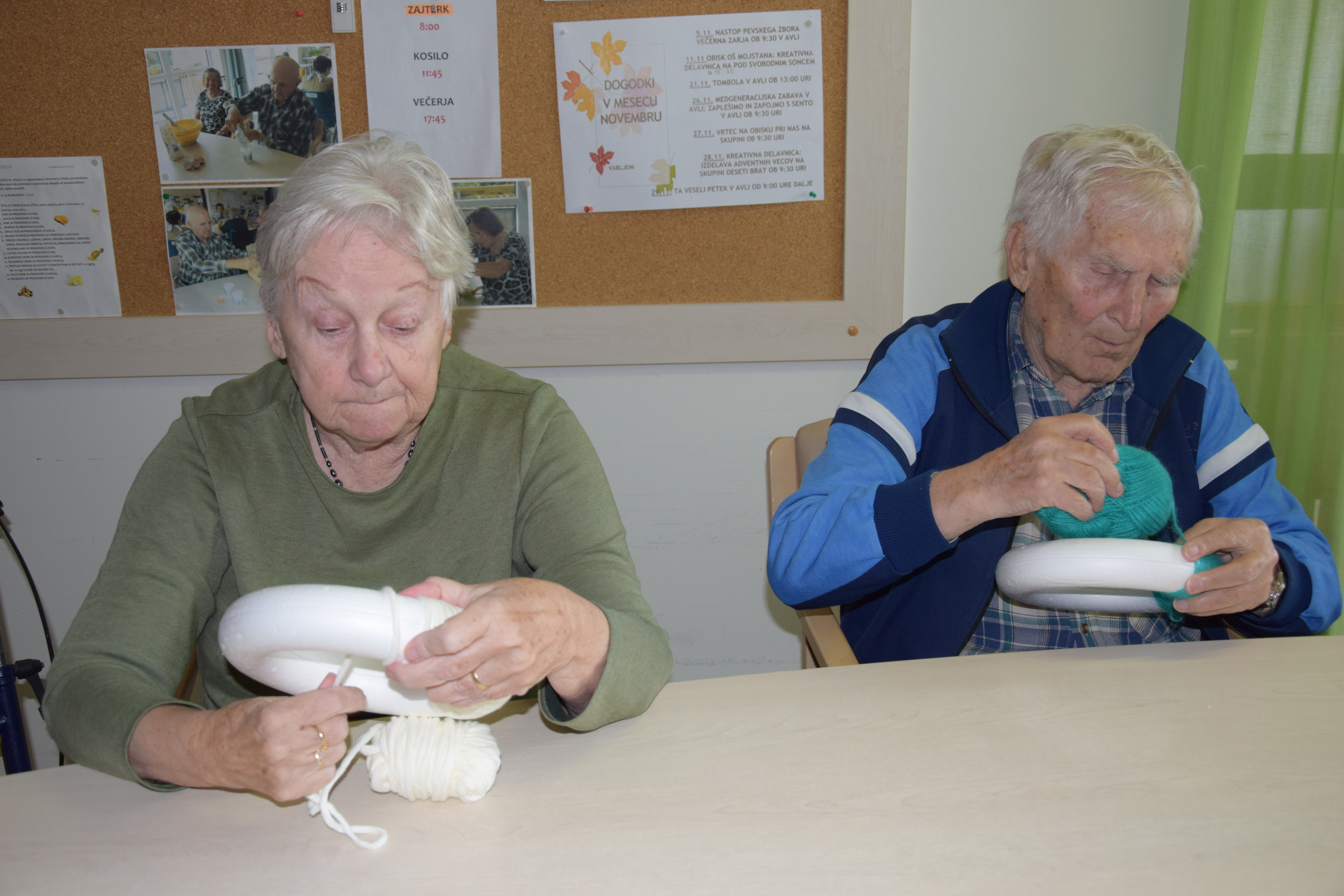 Kreativna delavnica: Izdelava adventnih vencev na skupini Deseti brat